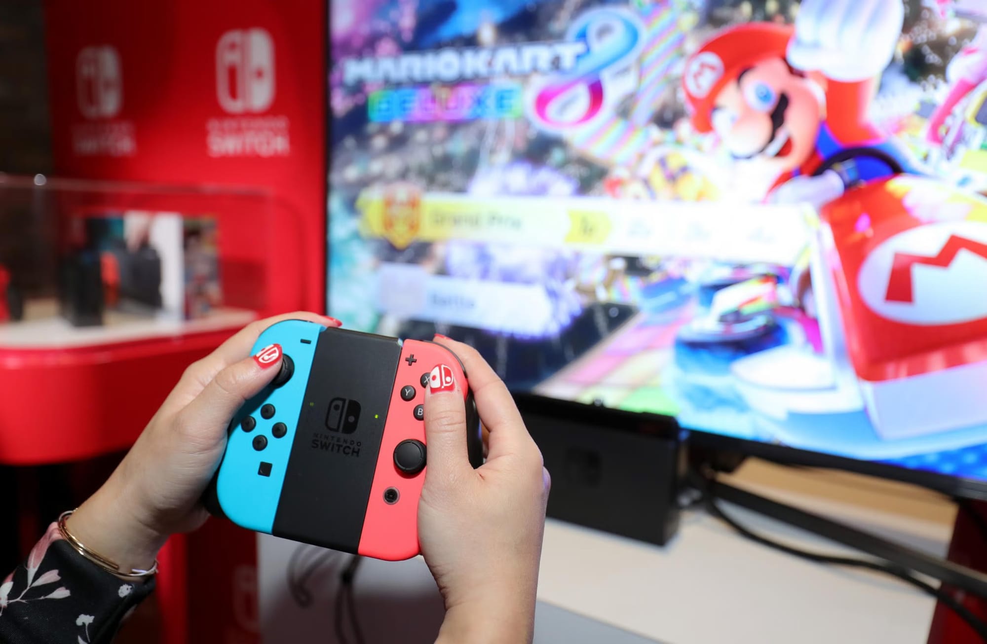 Mini Arcade Pro Delivers Authentic Cabinet Feel but Stumbles on Controls and Compatibility