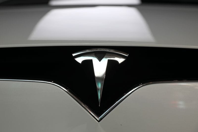 Tesla Loses Top EV Spot to BYD as Deliveries Fall After Tax Credit Expiry — I-invdn-com.investing.com