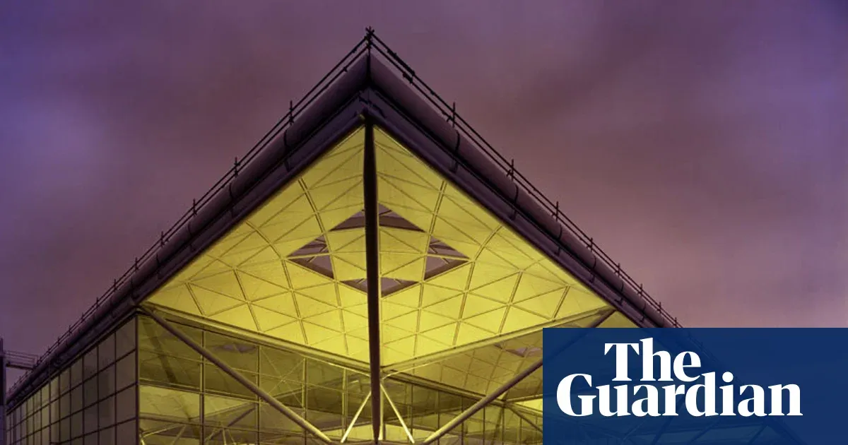 Passengers denied compensation after Stansted and Heathrow disruptions — I.guim.co.uk