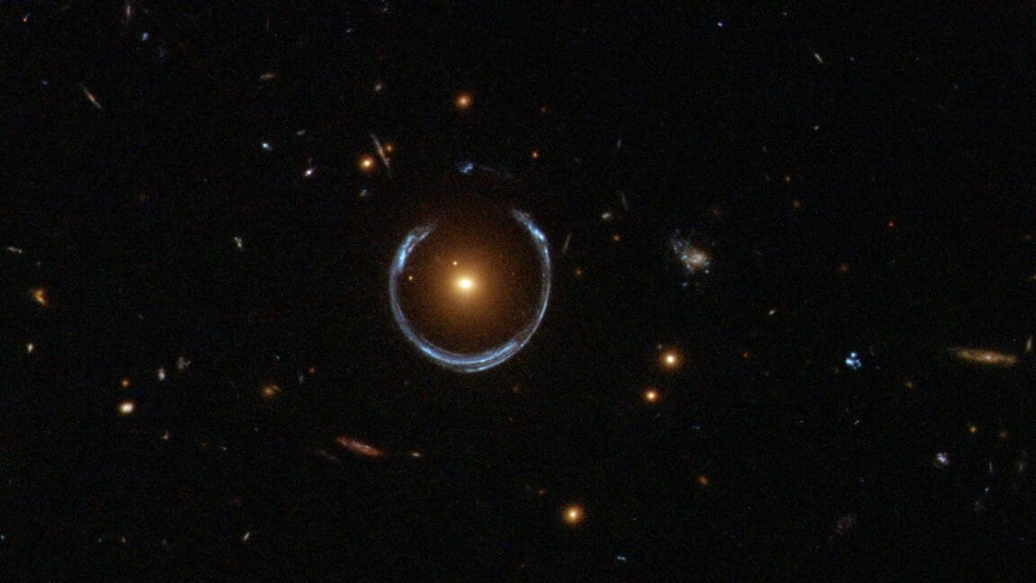 Saturn-mass rogue planet spotted in the microlensing 'Einstein desert' — Cdn.arstechnica.net