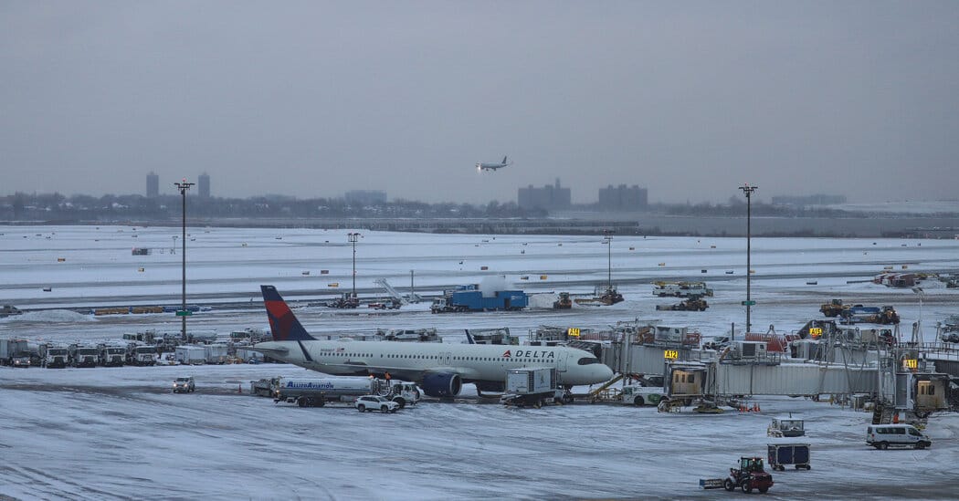 Airlines Cancel Hundreds of New York Flights Ahead of Predicted Snow — Static01.nyt.com