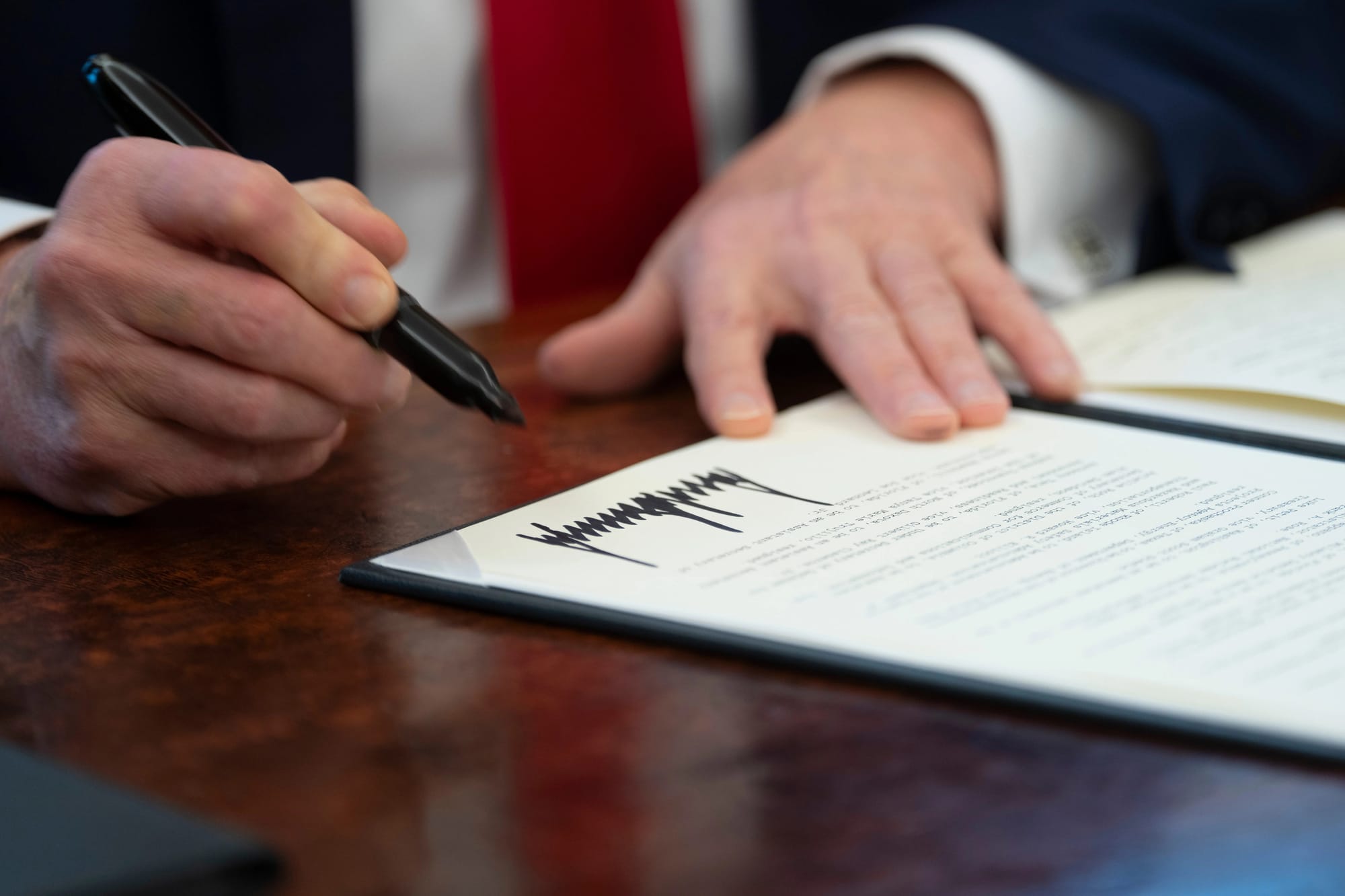 Trump’s $2,000 stimulus proposal tied to tariffs faces legal and logistical hurdles — Api.time.com