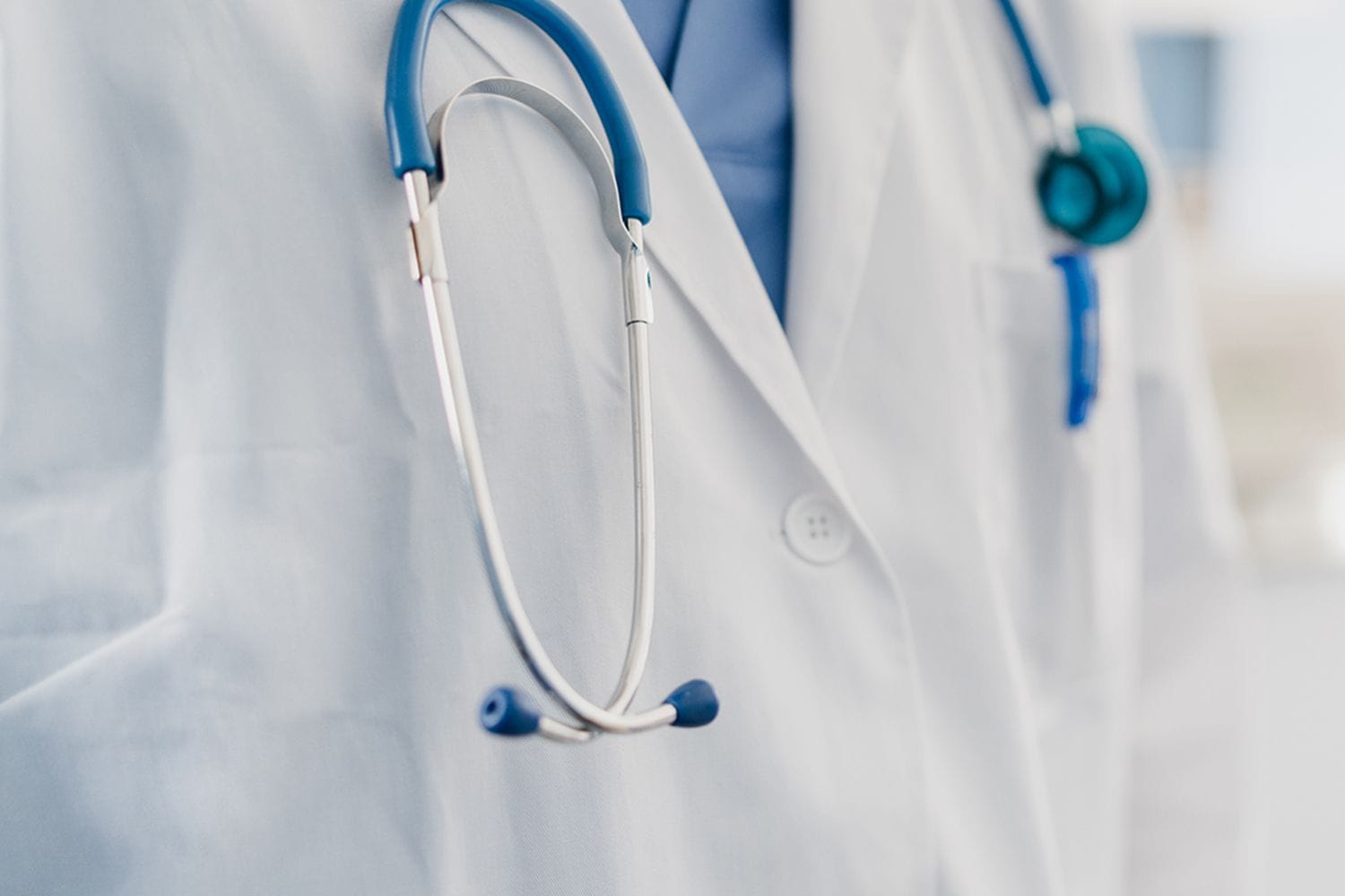 32-year-old pulls bullet from thigh after cleaning infected wound — People.com