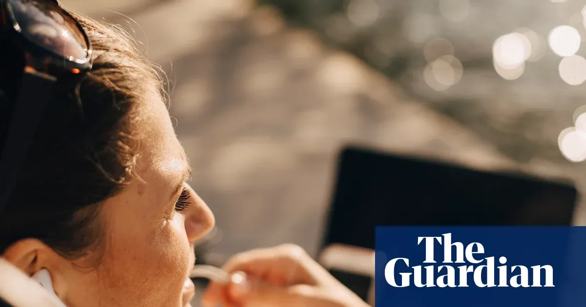 Britons increasingly combine remote work and holidays through ‘workations’ — I.guim.co.uk