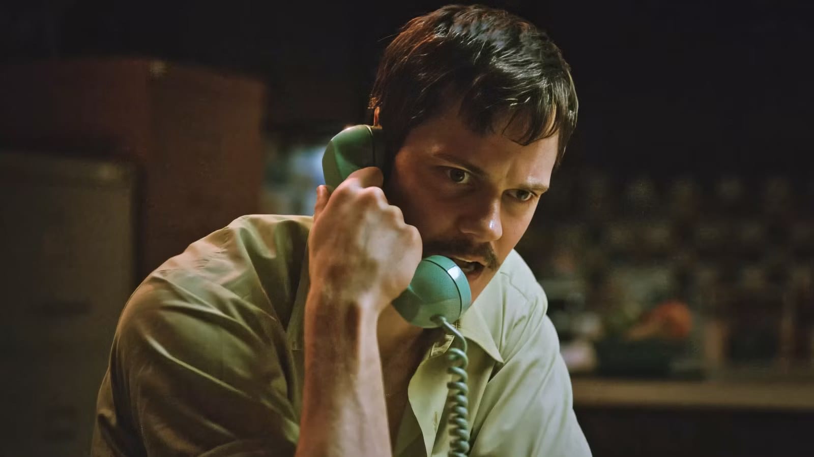 Bill Skarsgård Leads Gus Van Sant's Dead Man's Wire in a Strong Return — Static0.colliderimages.com
