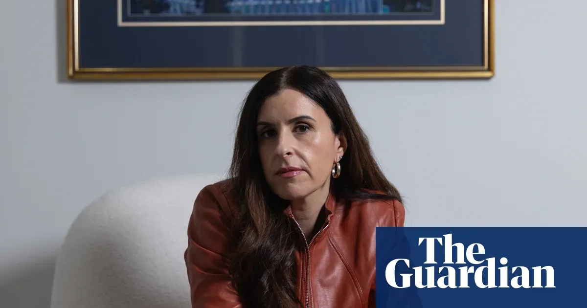 Nearly 50 writers withdraw after Adelaide festival removes Randa Abdel-Fattah — I.guim.co.uk