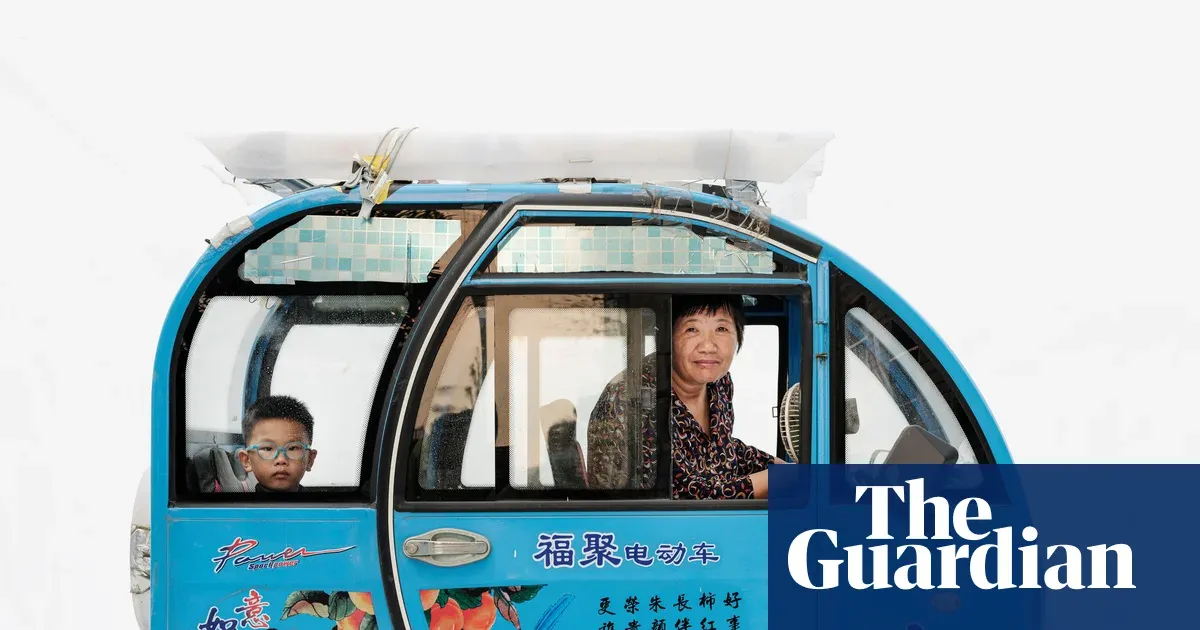 Martin Roemers’ Homo Mobilis photographs people with their vehicles worldwide — I.guim.co.uk