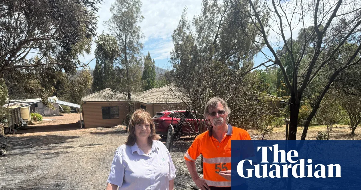 About 50 homes lost as bushfire rips through Harcourt and Ravenswood — I.guim.co.uk
