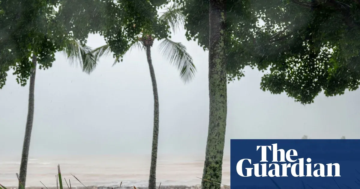 Queensland faces flood threat as ex-Tropical Cyclone Koji weakens over north coast — I.guim.co.uk