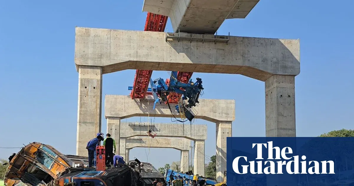 Crane collapse derails passenger train in Nakhon Ratchasima, 22 killed — I.guim.co.uk