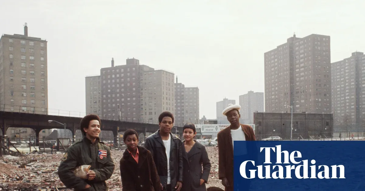 Camilo José Vergara’s Bronx photograph captures 1970s urban decay — I.guim.co.uk