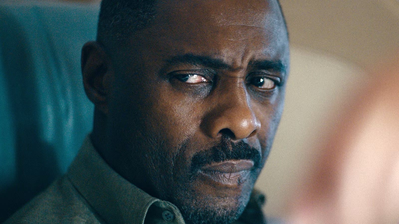 Hijack Season 2 Episode 1 reveals Sam Nelson as the train hijacker — Static0.moviewebimages.com