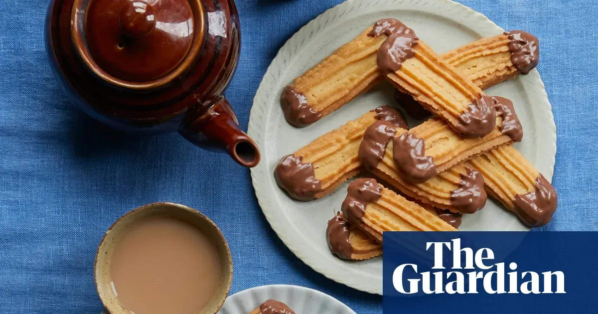 Benjamina Ebuehi shares Viennese fingers biscuit recipe — I.guim.co.uk