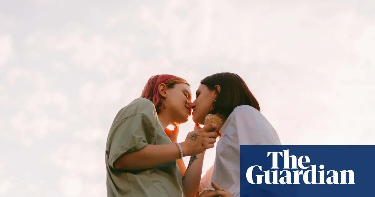 Chosen Family by Madeleine Gray examines a fraught relationship between two women — I.guim.co.uk