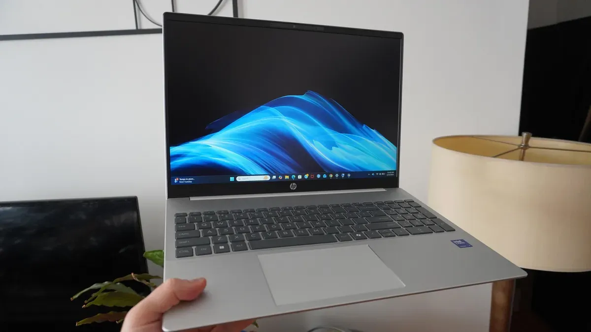 HP OmniBook 5 16-inch offers long battery life at $649 — Zdnet.com