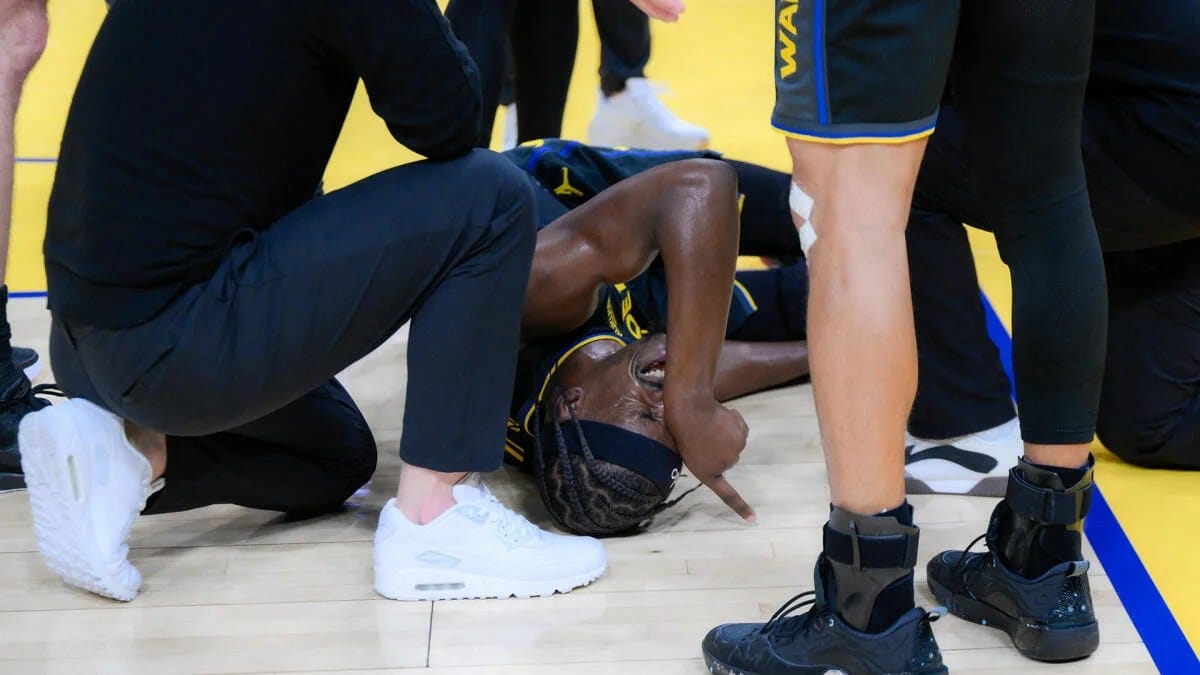 Jimmy Butler exits with apparent serious knee injury — Sportshub.cbsistatic.com