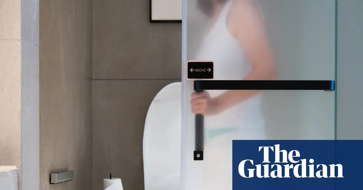 Hotels increasingly replace solid bathroom doors with glass cubicles and sliding panels — I.guim.co.uk