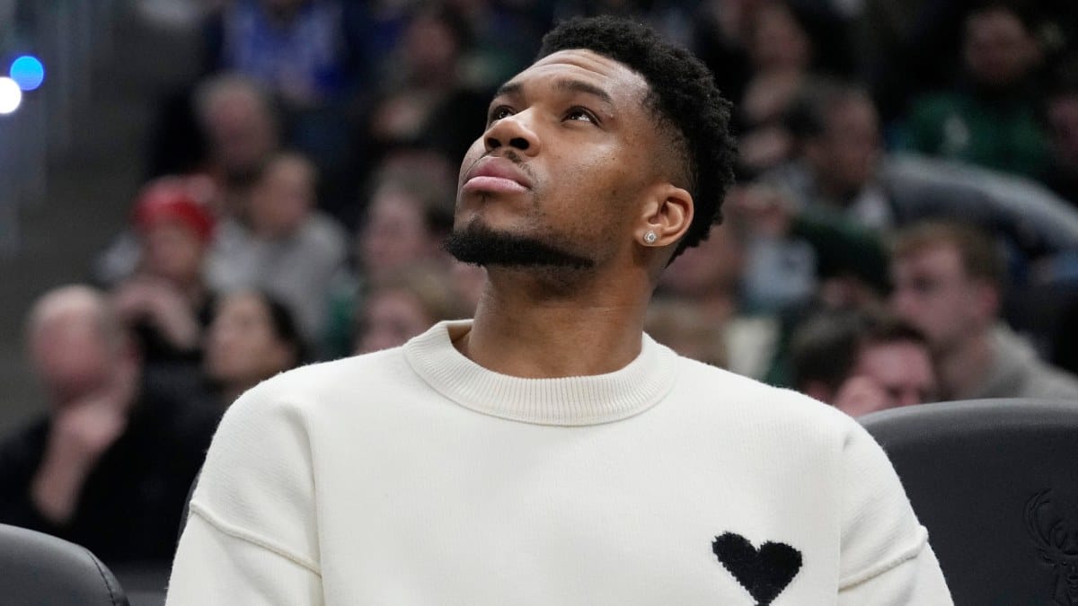 Giannis Antetokounmpo likely to miss weeks with right calf injury, MRI scheduled — Sportshub.cbsistatic.com