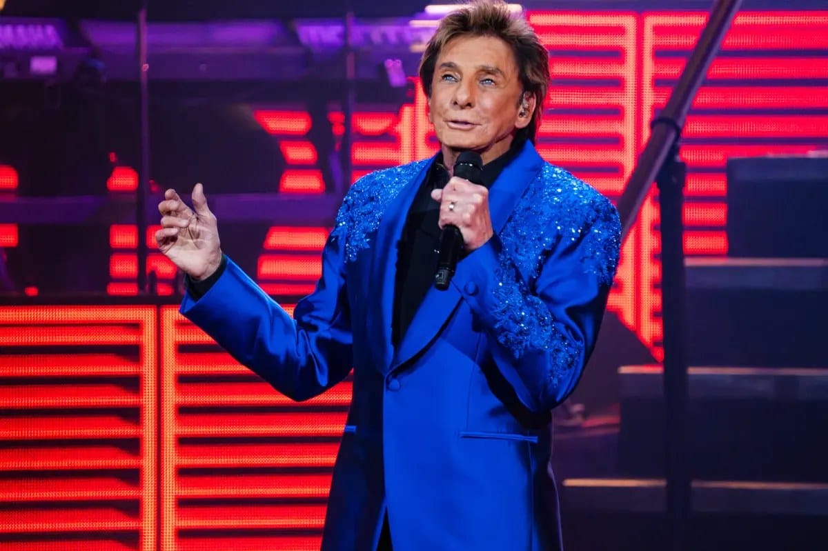 Barry Manilow postpones Las Vegas residency after lung cancer surgery — pagesix.com
