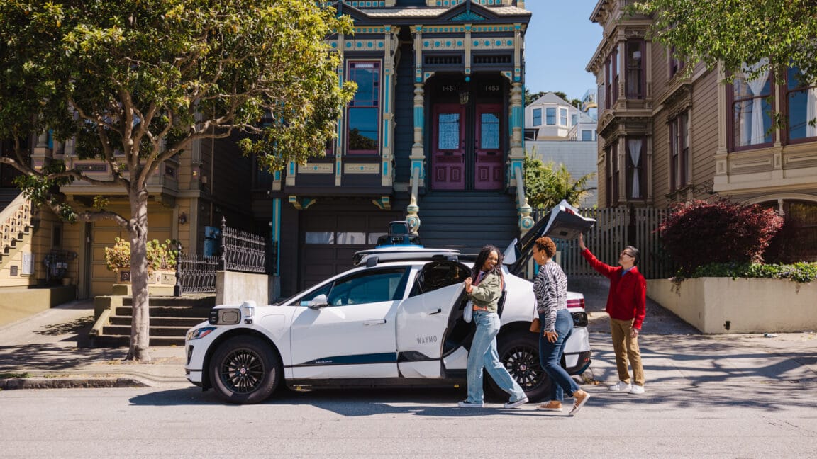 When a robotaxi can't close a passenger door — Cars - Ars Technica