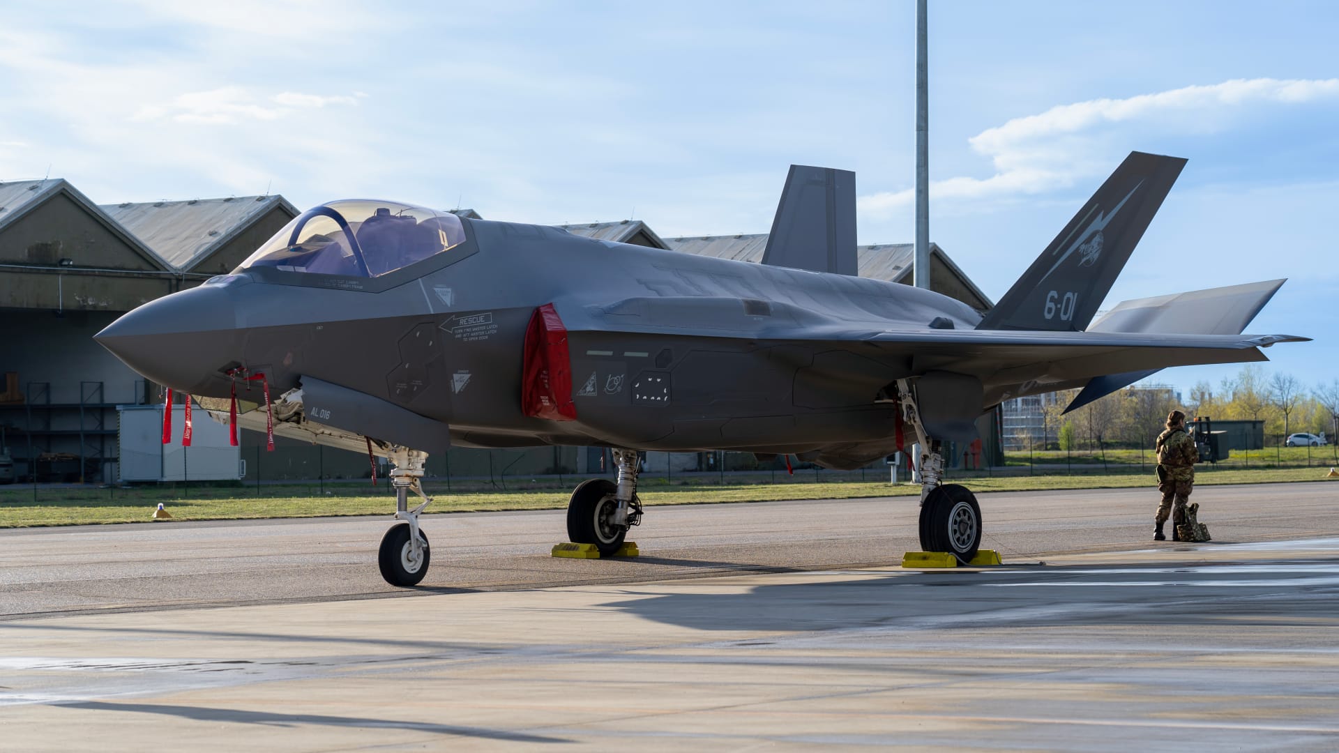 Dutch defense secretary: you can 'jailbreak' an F-35 like an iPhone — Pcgamer
