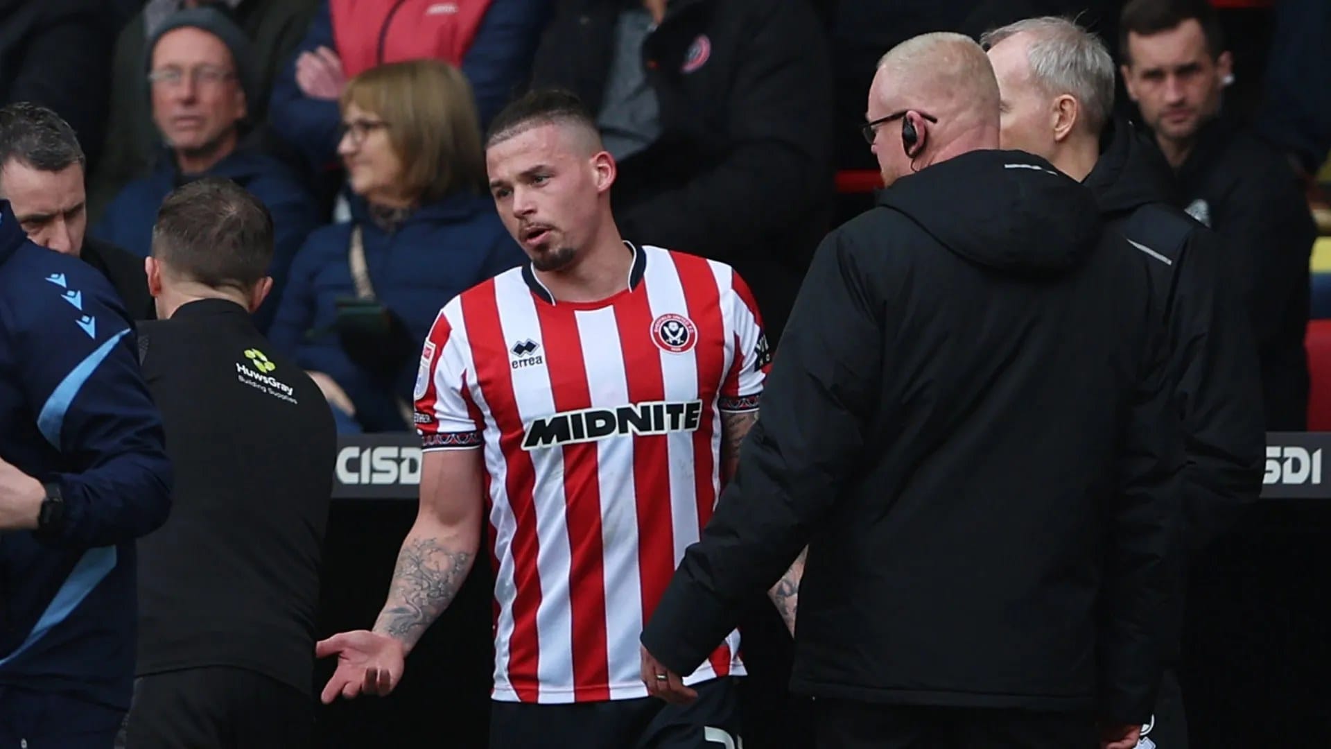 Kalvin Phillips sent off after straight red in Steel City derby — Goal