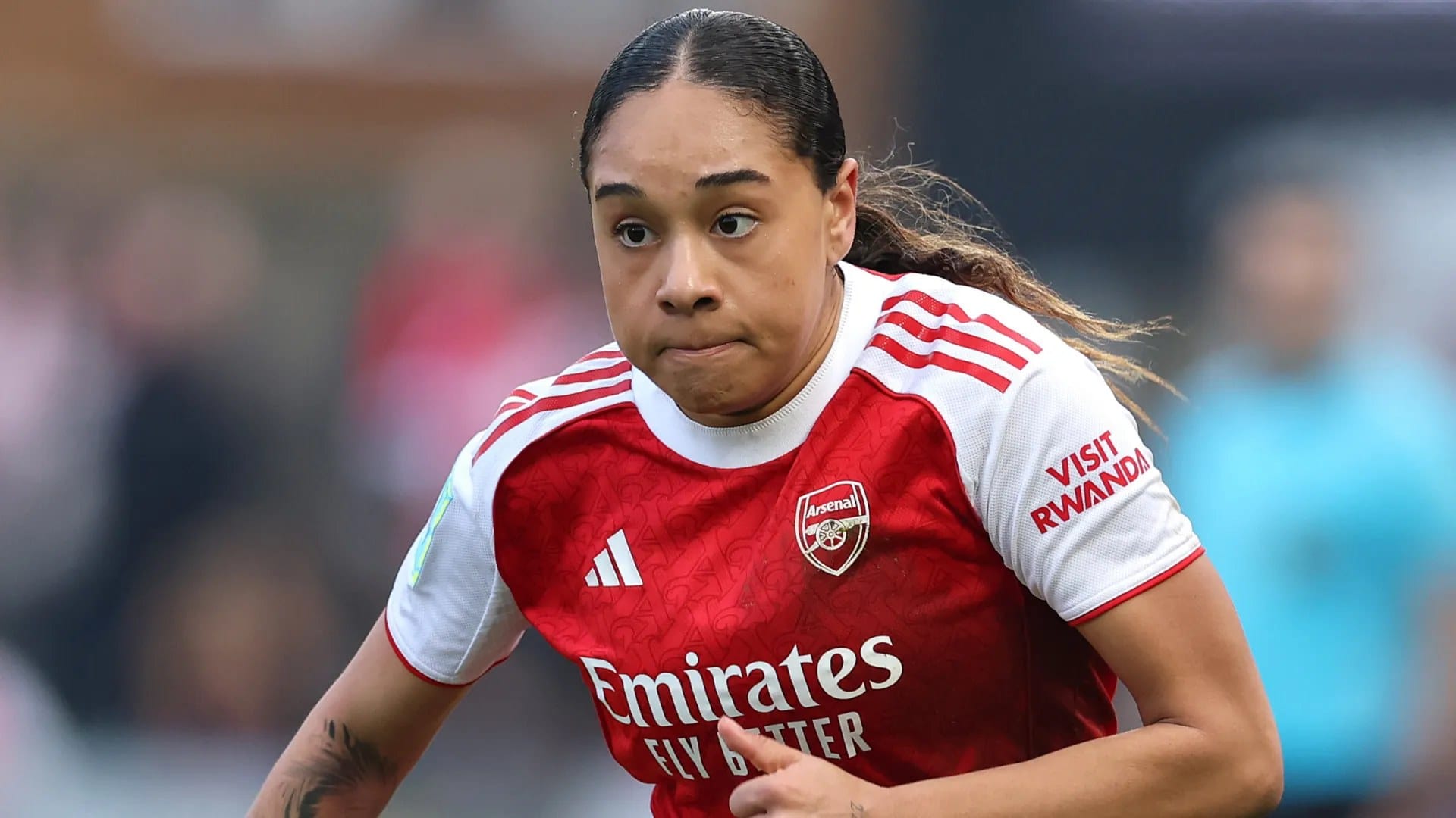 Olivia Smith stretchered off and taken to hospital after head injury — Goal