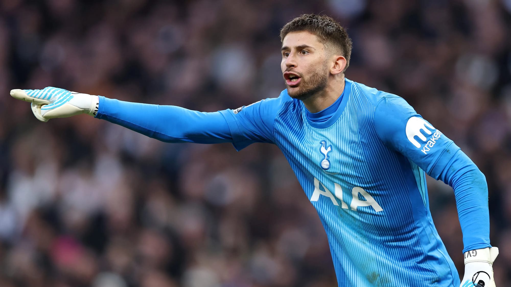 Juventus weigh Tottenham's Guglielmo Vicario as Di Gregorio's future wavers — Goal