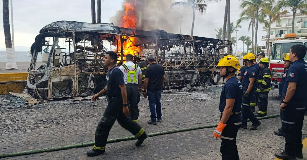 Puerto Vallarta jolted by violence after cartel boss killed — NYT > World > Americas