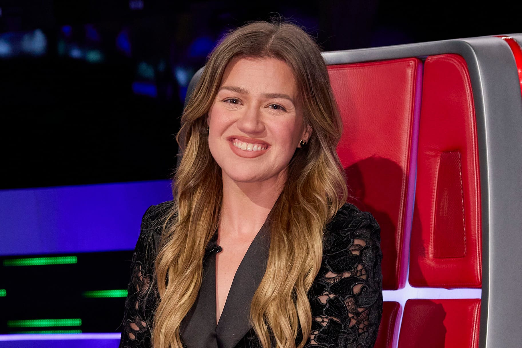 Kelly Clarkson Quickly Lengthened Her Hair on The Voice — Nbc