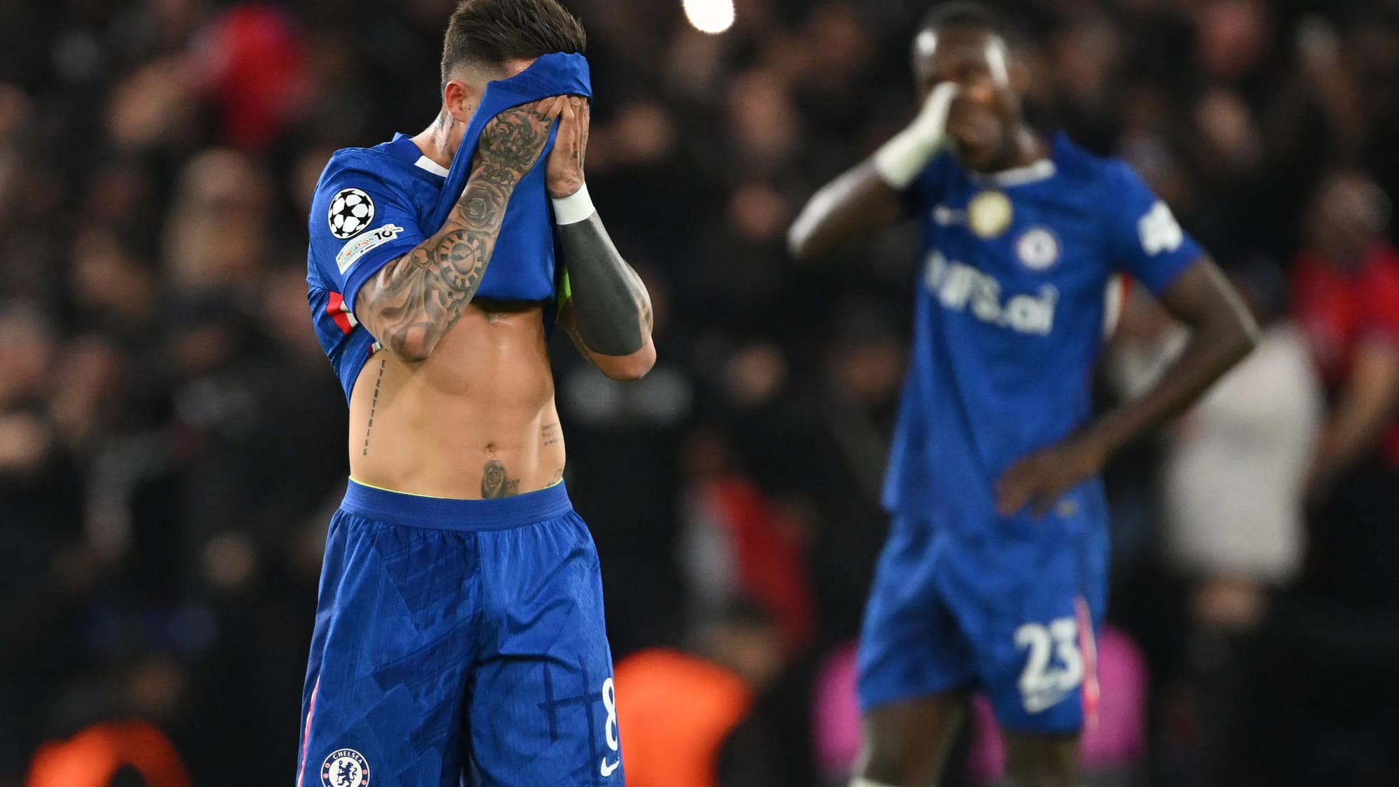 Chelsea: Rosenior hands note to players while 8-2 down — Goal