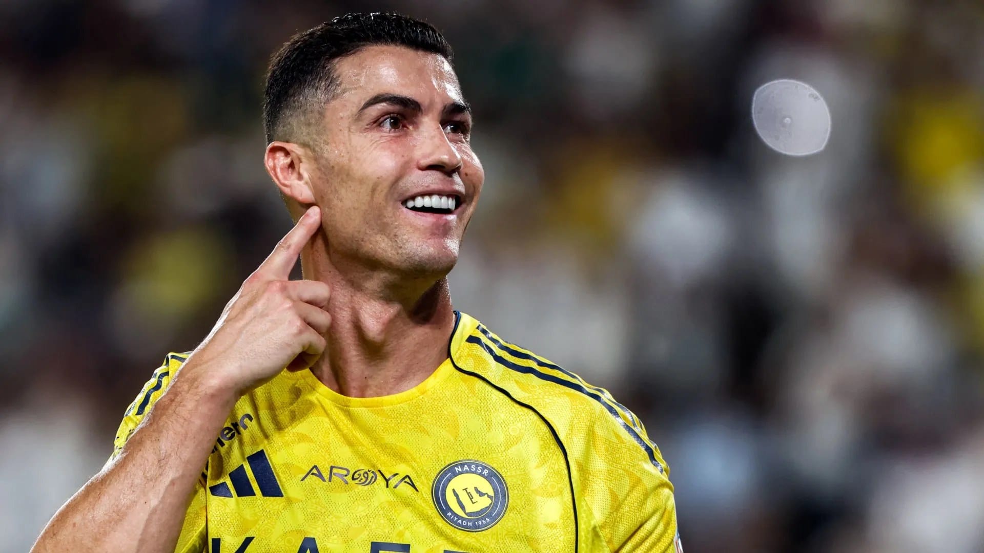 Cristiano Ronaldo enjoys water sports with family in Madeira — Goal