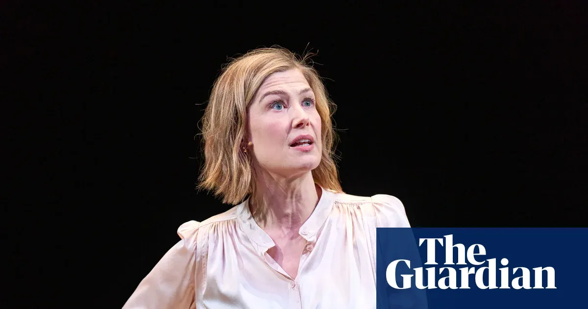 Rosamund Pike criticises audience member for texting during West End play — Culture | The Guardian