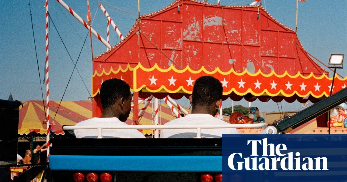 Twins in a spin at the great British seaside: Sophie Green’s best photograph — Culture | The Guardian