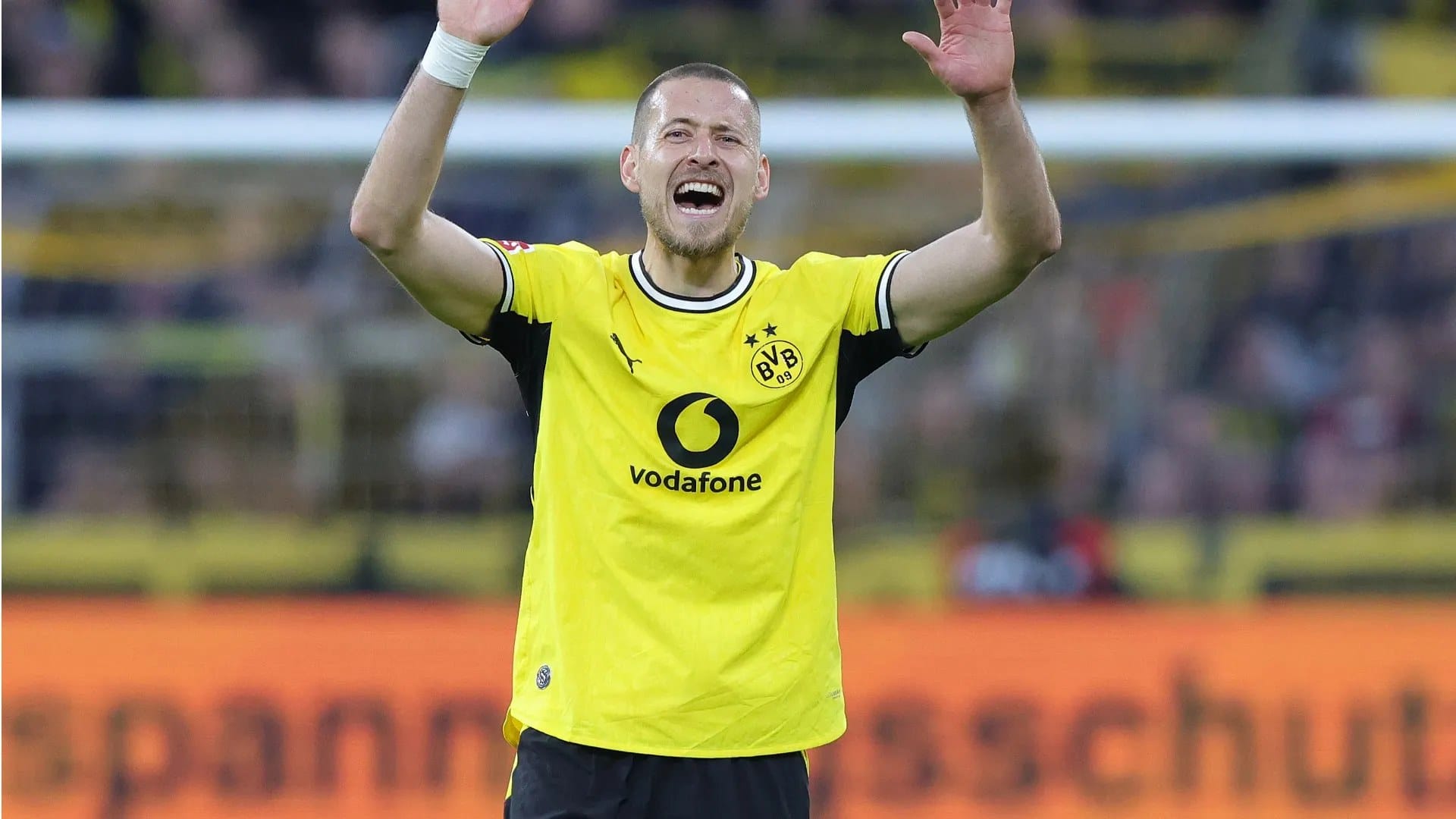 Man United eye €40m move for Dortmund's Waldemar Anton — Goal