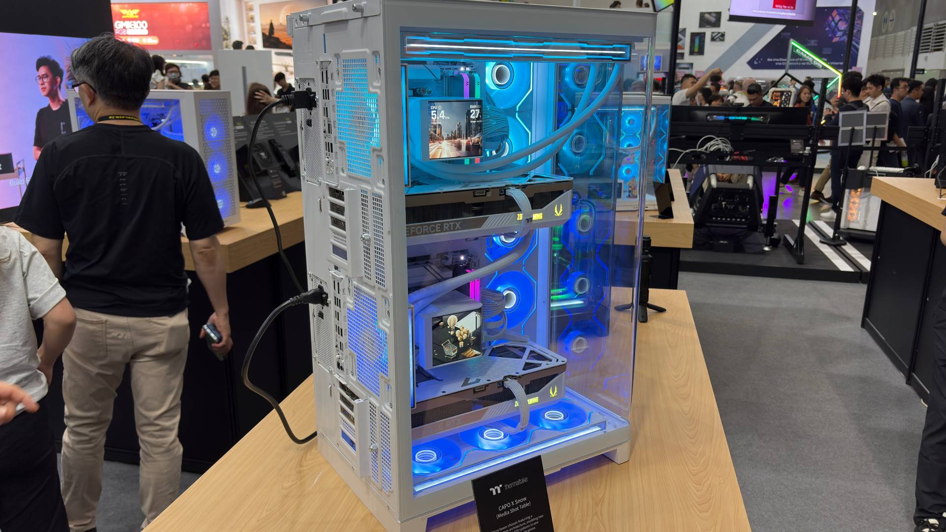 Thermaltake's Capo X: a stacked dual-system PC case — Pcgamer