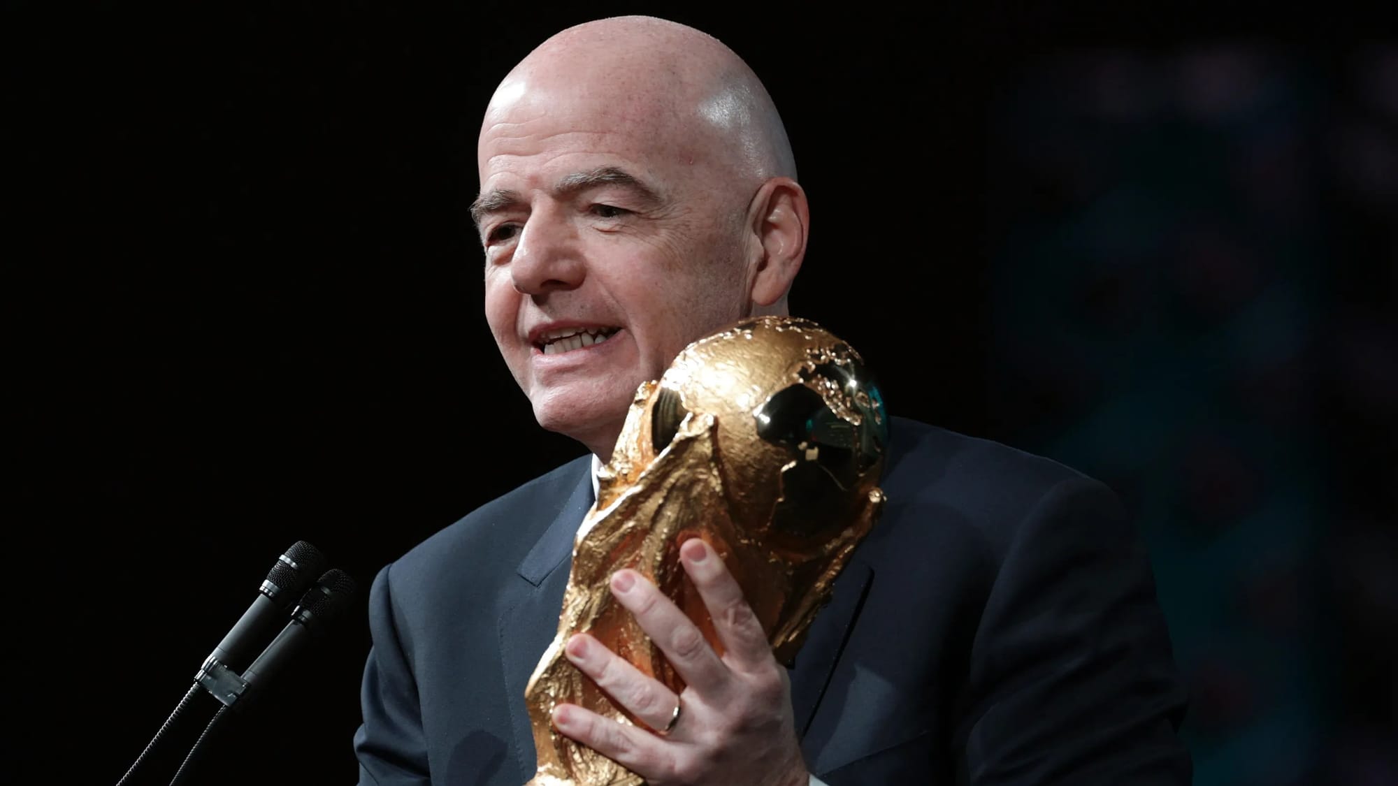 FIFA bans reusable water bottles after last-minute stadium rule change — Goal