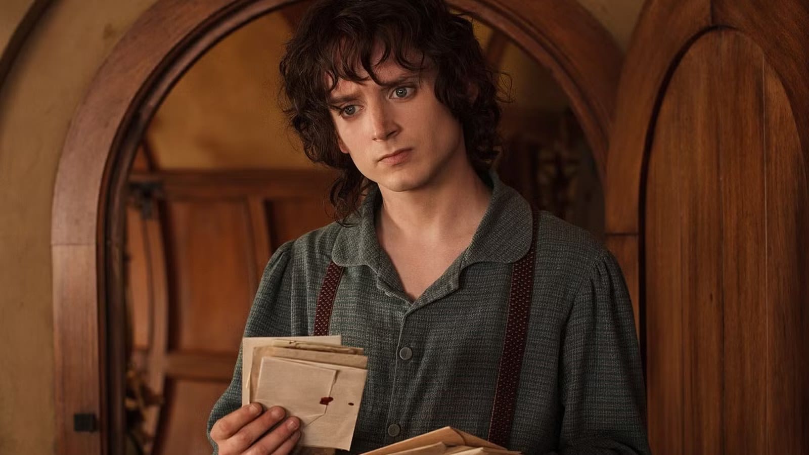 Elijah Wood: New LOTR Spin-Off Fixes 'Hobbit' Cameo Problem — Movieweb