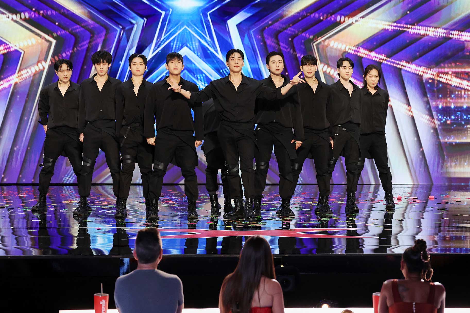 Howie Mandel body-slammed the Golden Buzzer for Yu Hojin's act — Nbc