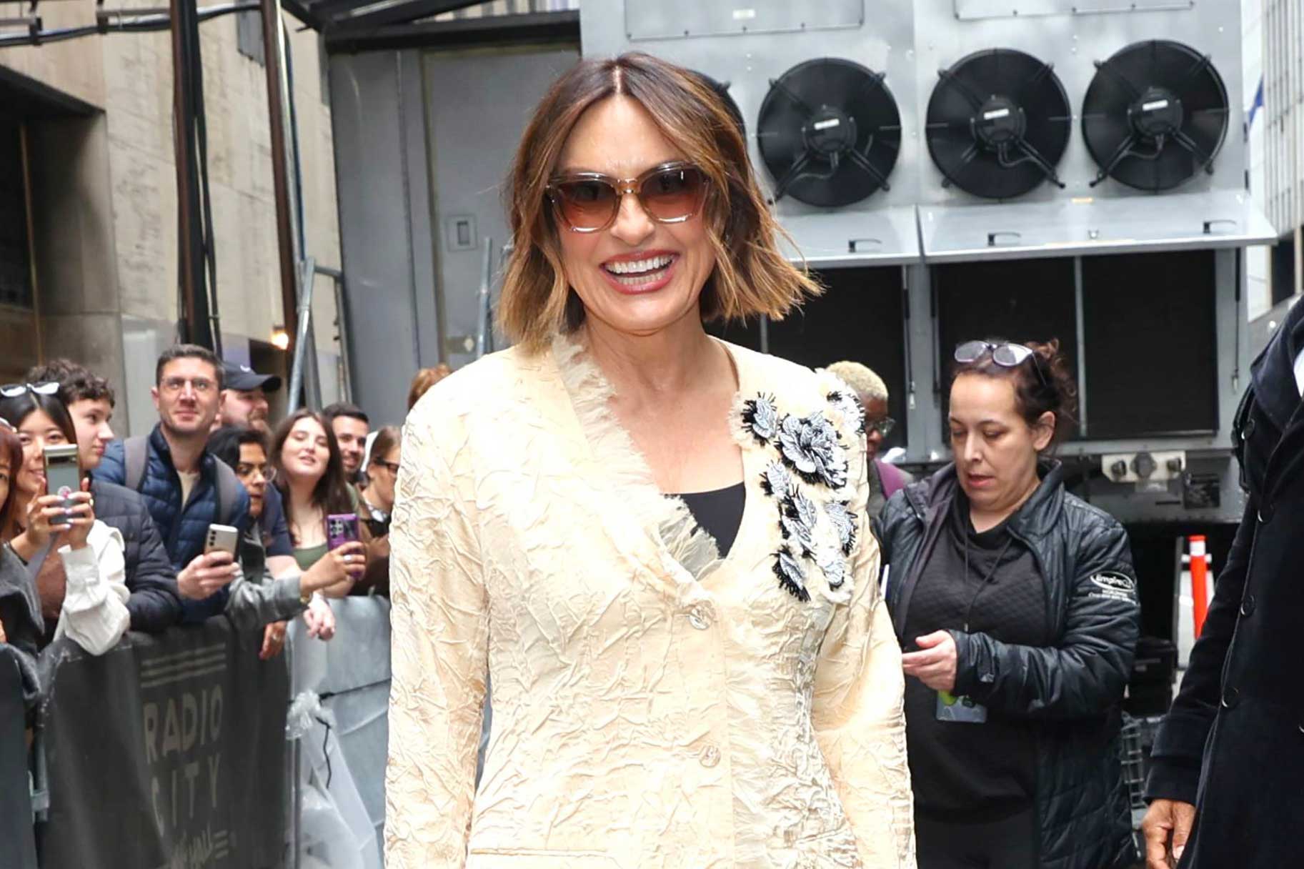 Showrunner Praises Mariska Hargitay's Short Hair: 'Freaking Gorgeous' — Nbc
