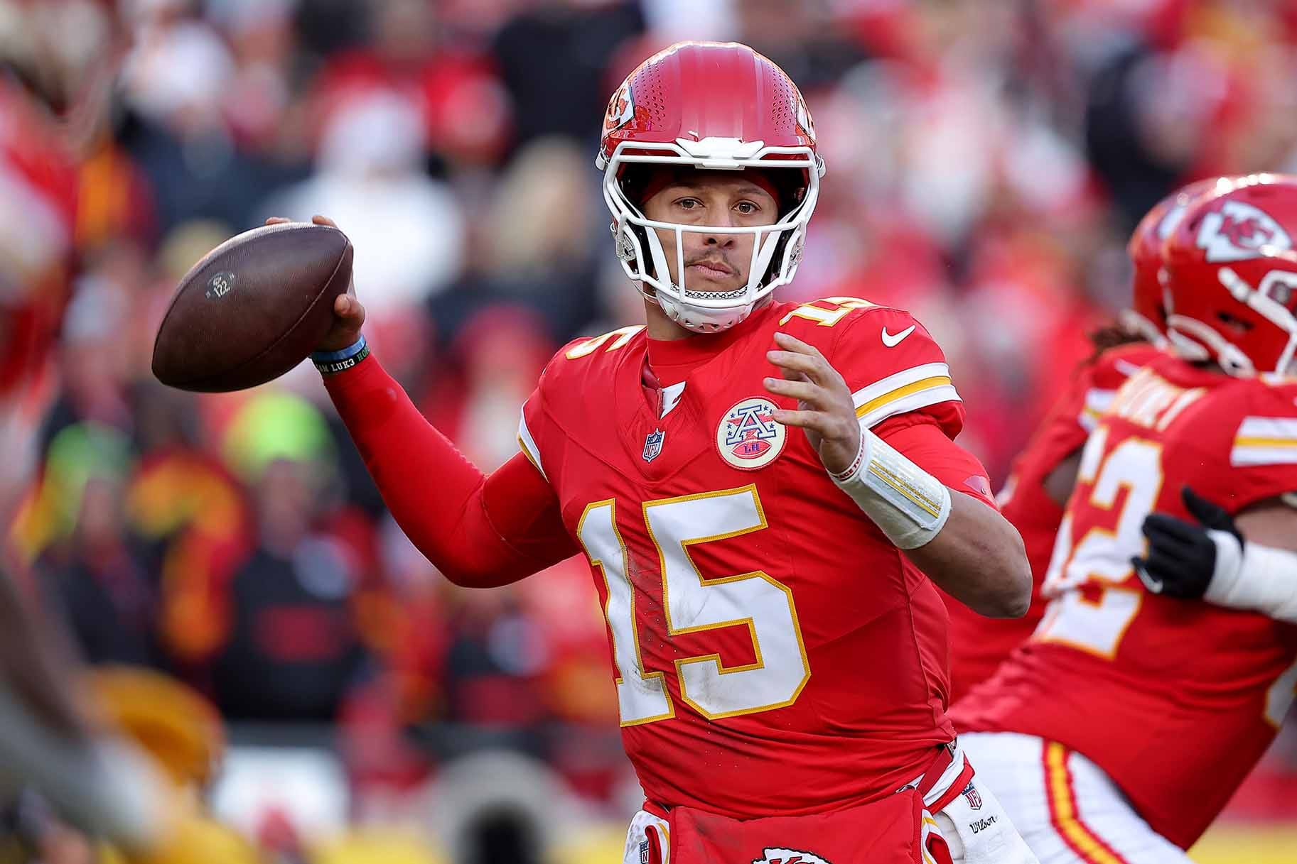 Patrick Mahomes Signs Record Contract, Becomes Highest-Paid NFL Player — Nbc