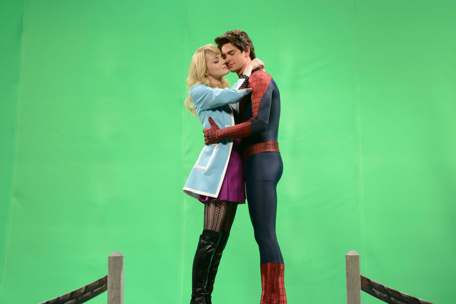 Emma Stone and Andrew Garfield Fumble Smooch in SNL 'Spider-Man Kiss' — Nbc