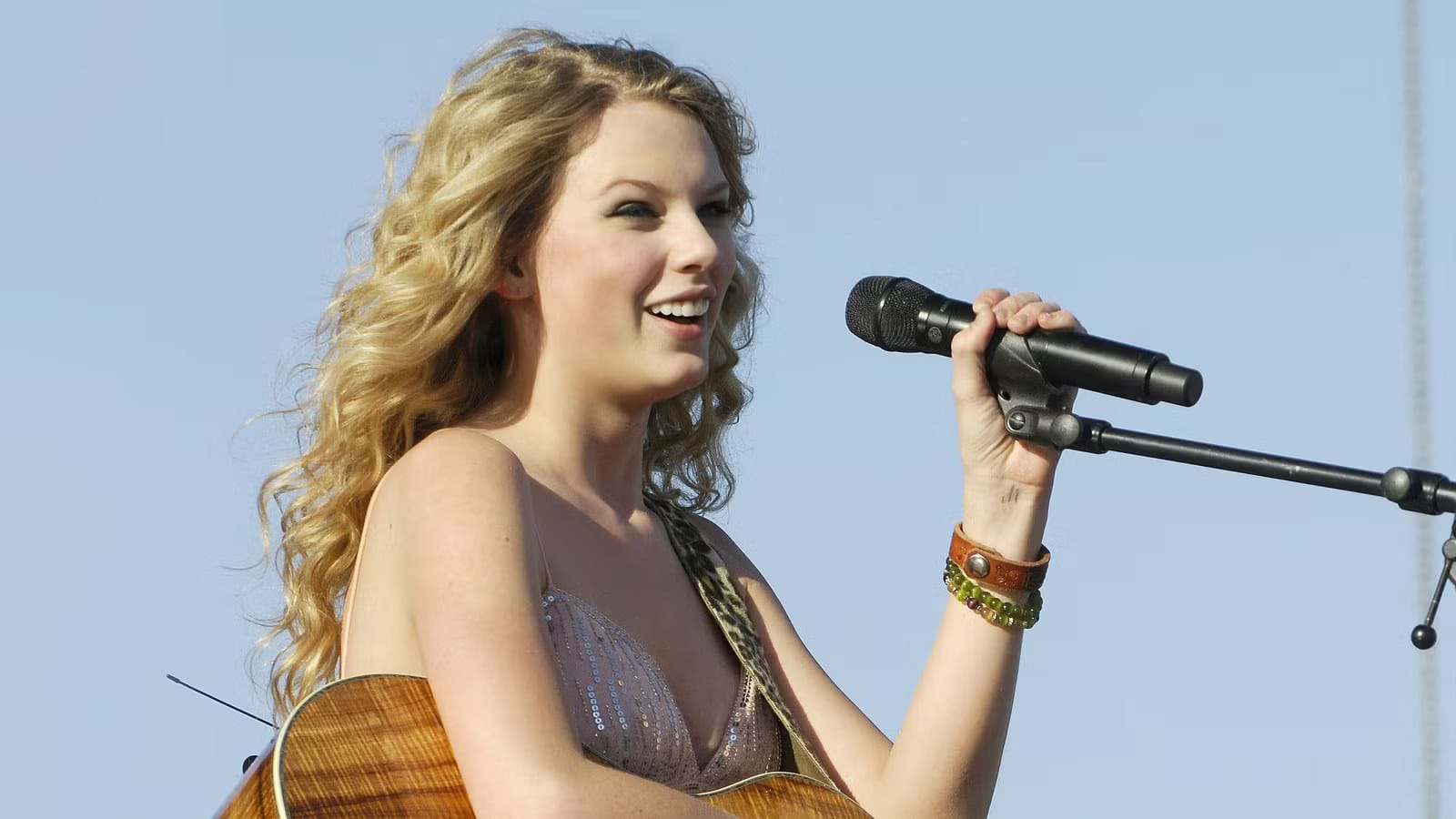 Taylor Swift's Unexpected Duet With Def Leppard — Collider