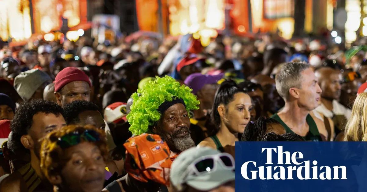 Sweat, tears and camaraderie as 20,000 run the Comrades ultramarathon — World news | The Guardian