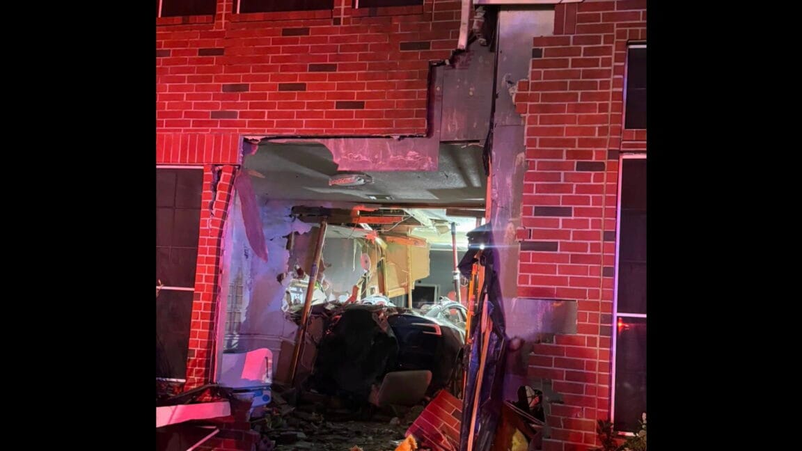 Doorbell cam filmed Tesla Autopilot crash that killed woman in her home — Cars - Ars Technica