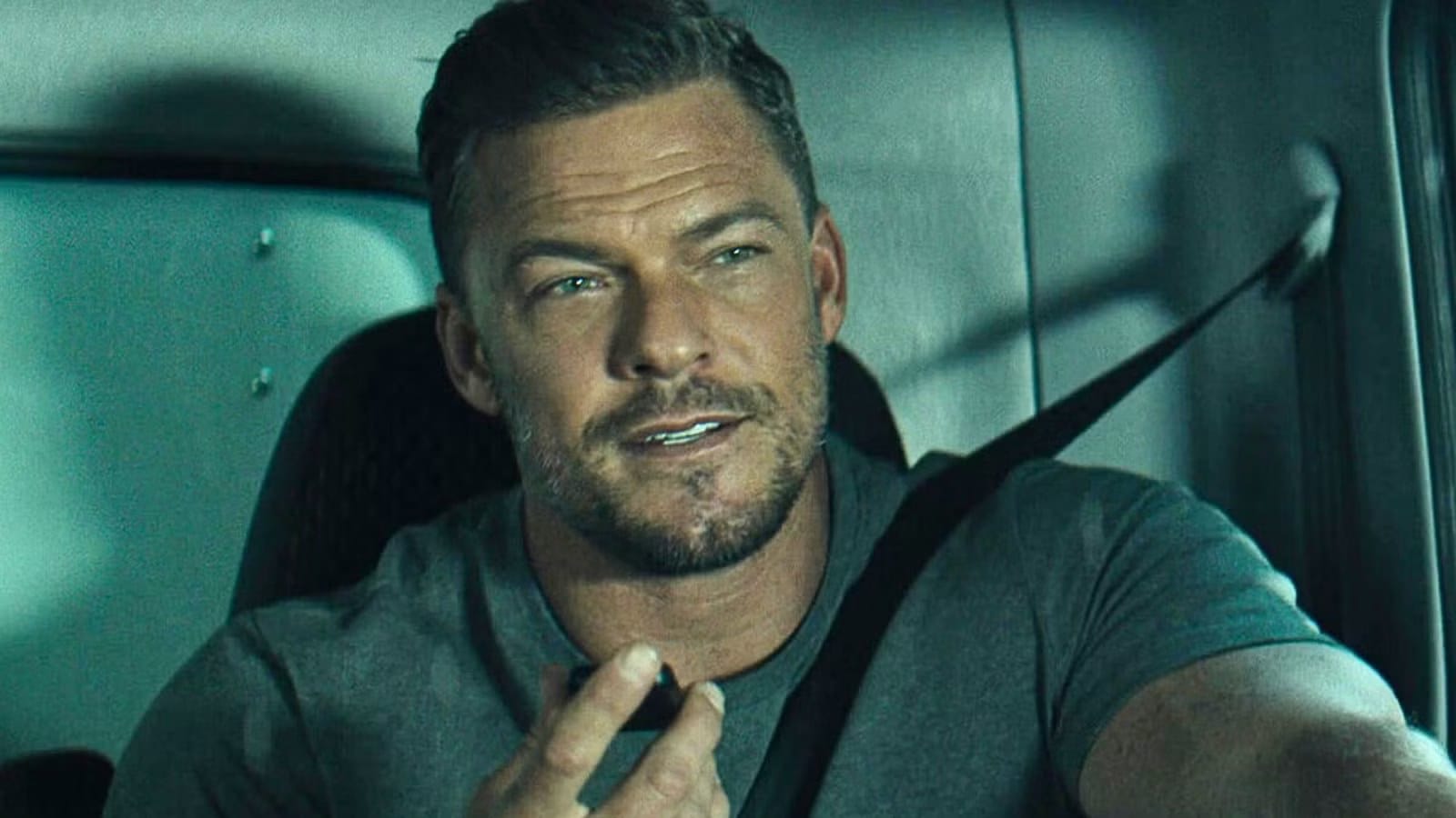 Reacher has a James Bond romance problem Season 4 can fix — Movieweb