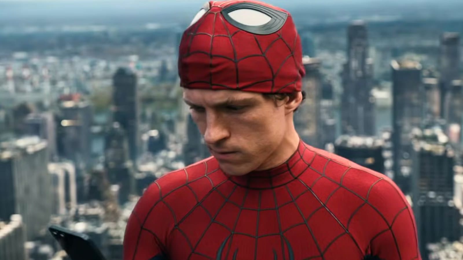 Tom Holland Hints One Person Still Knows Peter Parker Is Spider-Man — Movieweb