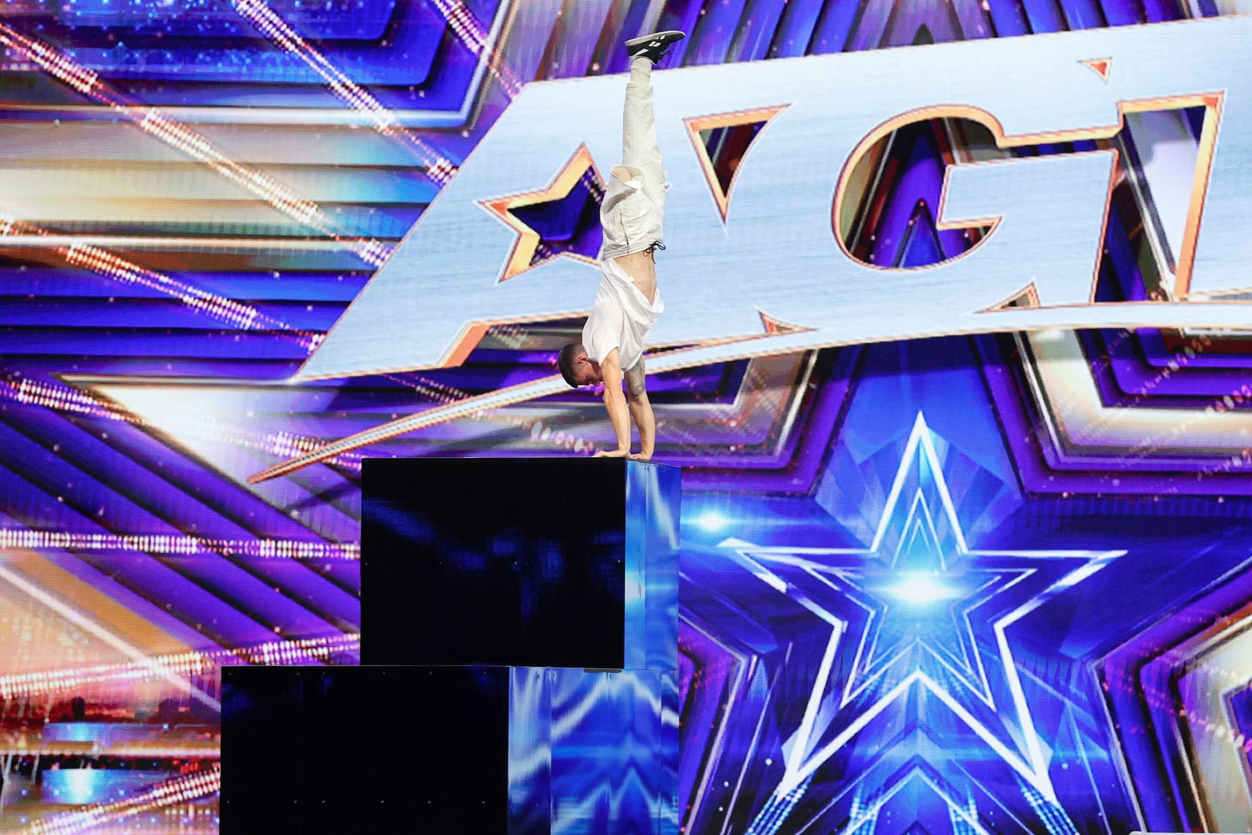 Simon Cowell Awards His Final Golden Buzzer of AGT 21 to Rubén Roldán Bustos — Nbc