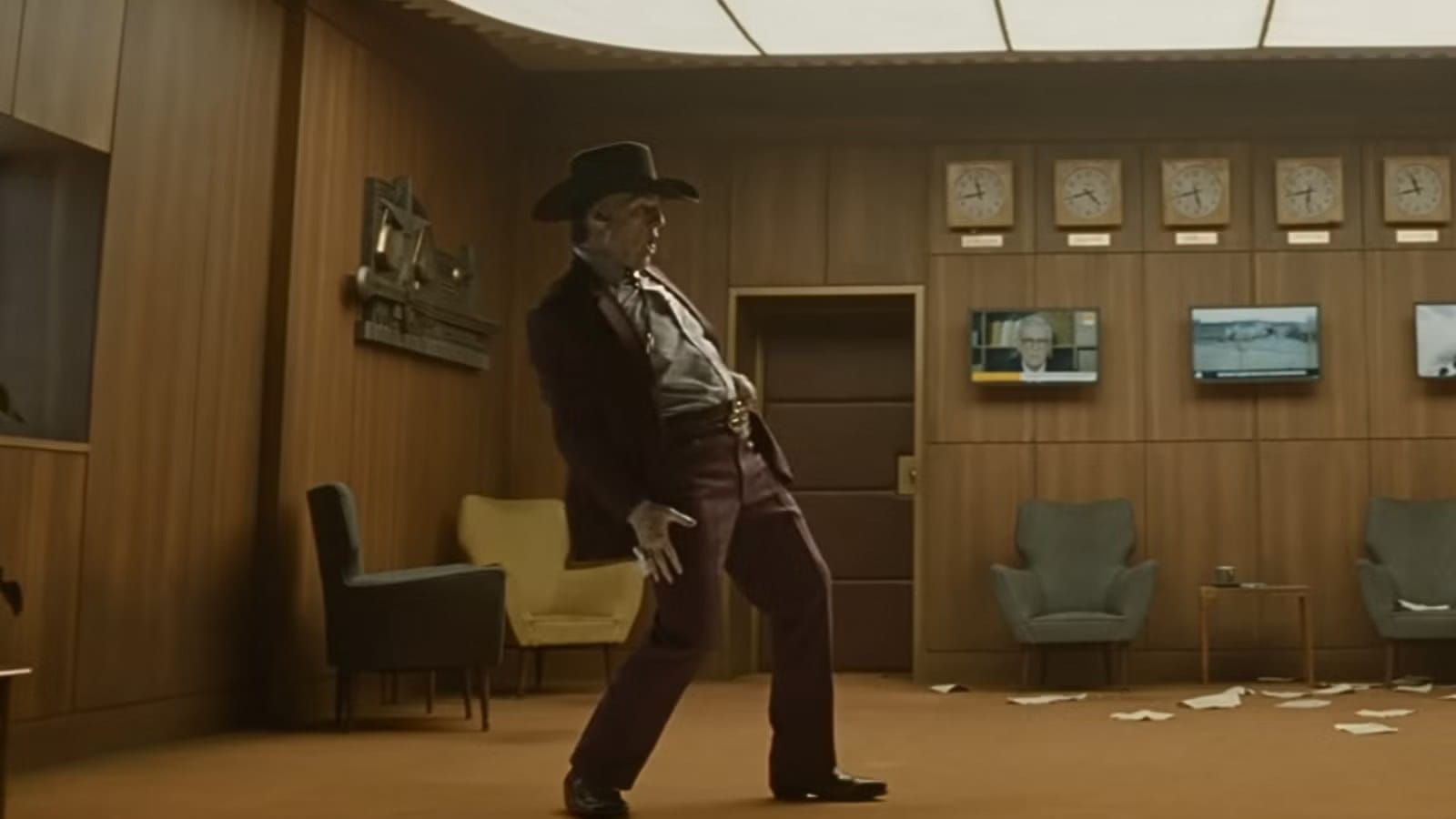 Tom Cruise Unrecognizable in New Trailer for Digger — Movieweb