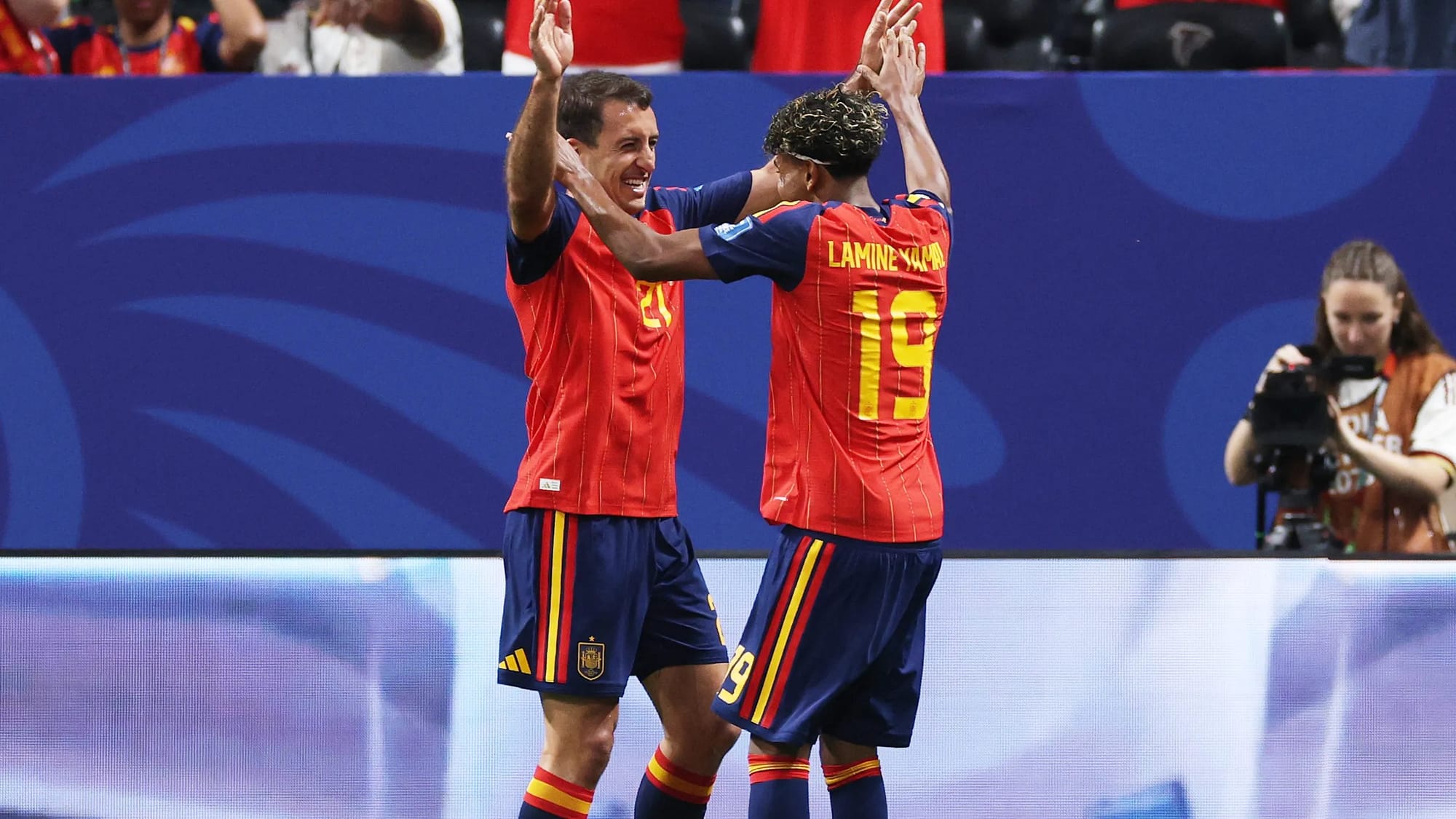 Mikel Oyarzabal on Barcelona links and Lamine Yamal support — Goal